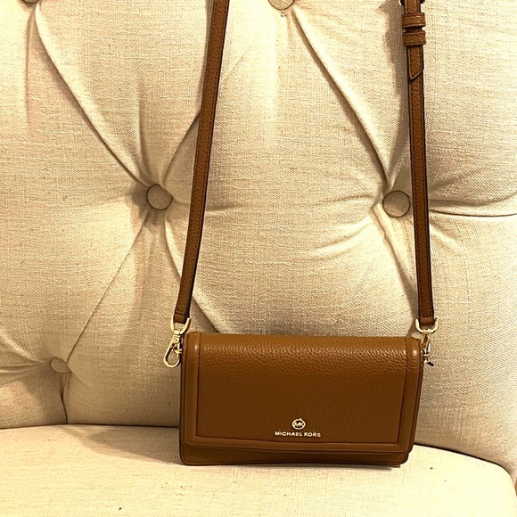 Michael Kors Tan Leather Bag with Gold Hardware - Picture 1 of 15